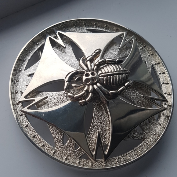 Belt Buckle Spider - Picture 2 of 3